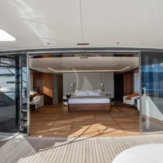 CADA DIA - Master on Bridge