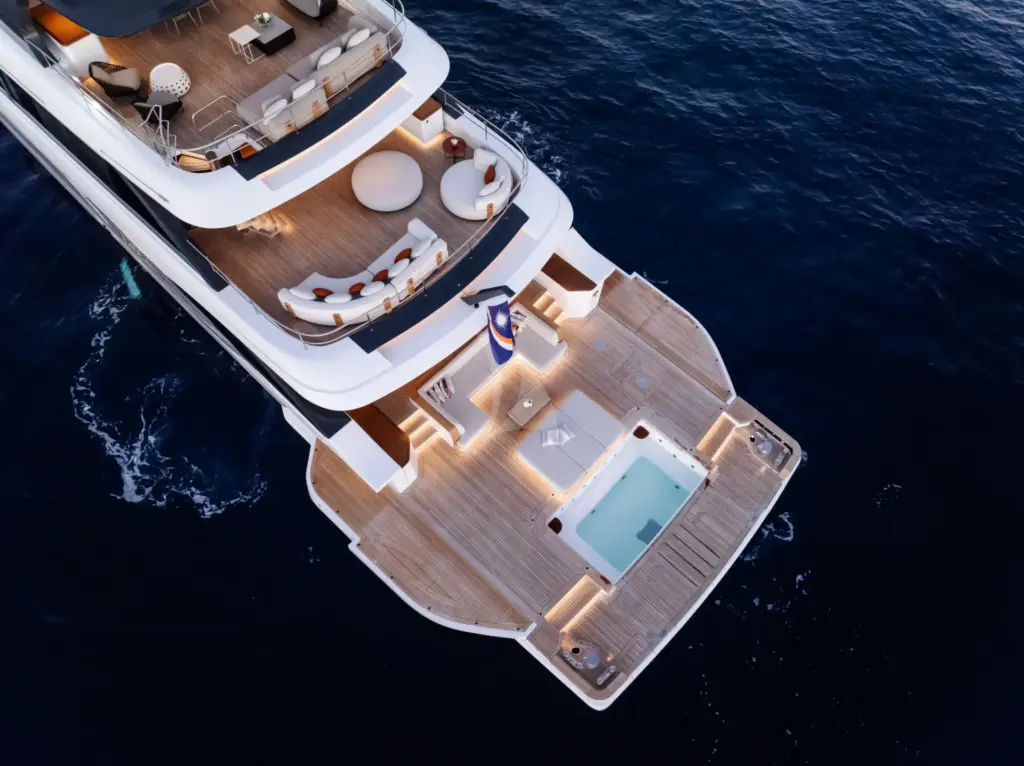 CADA DIA - Aft Decks