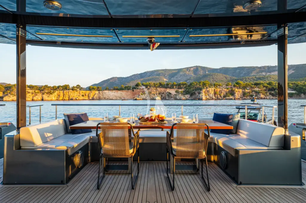 FIGURATI - Main Deck Aft