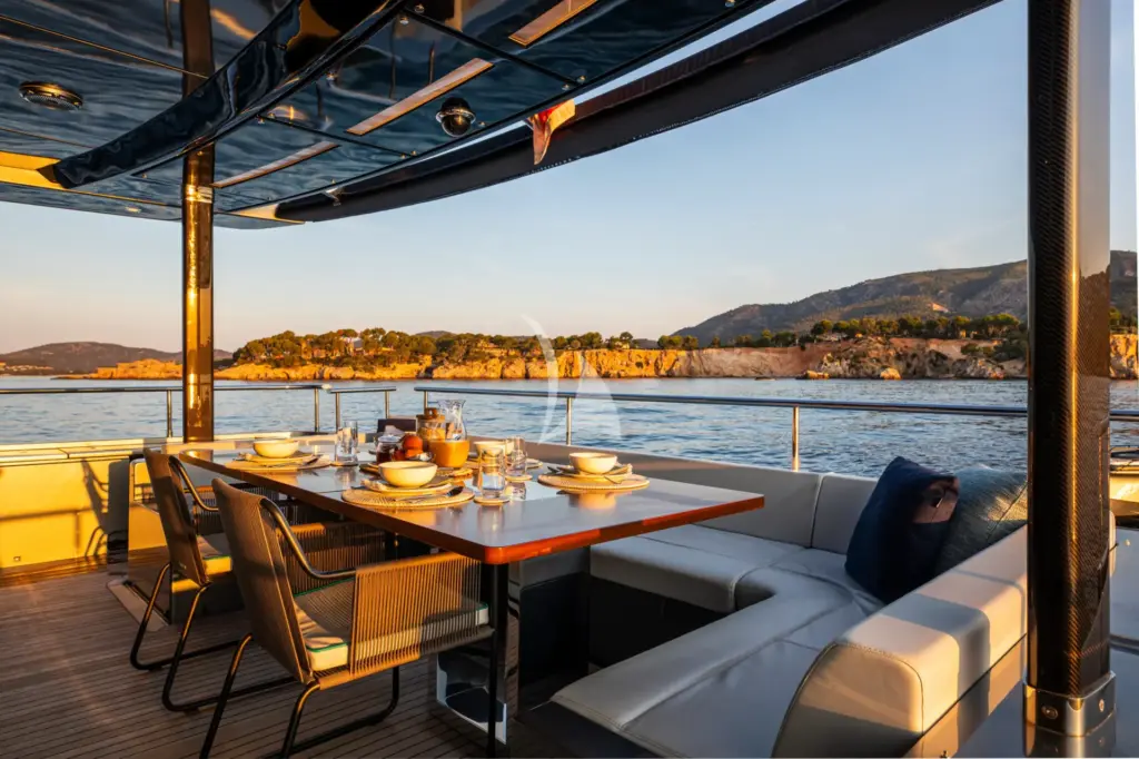 FIGURATI - Main Deck Aft