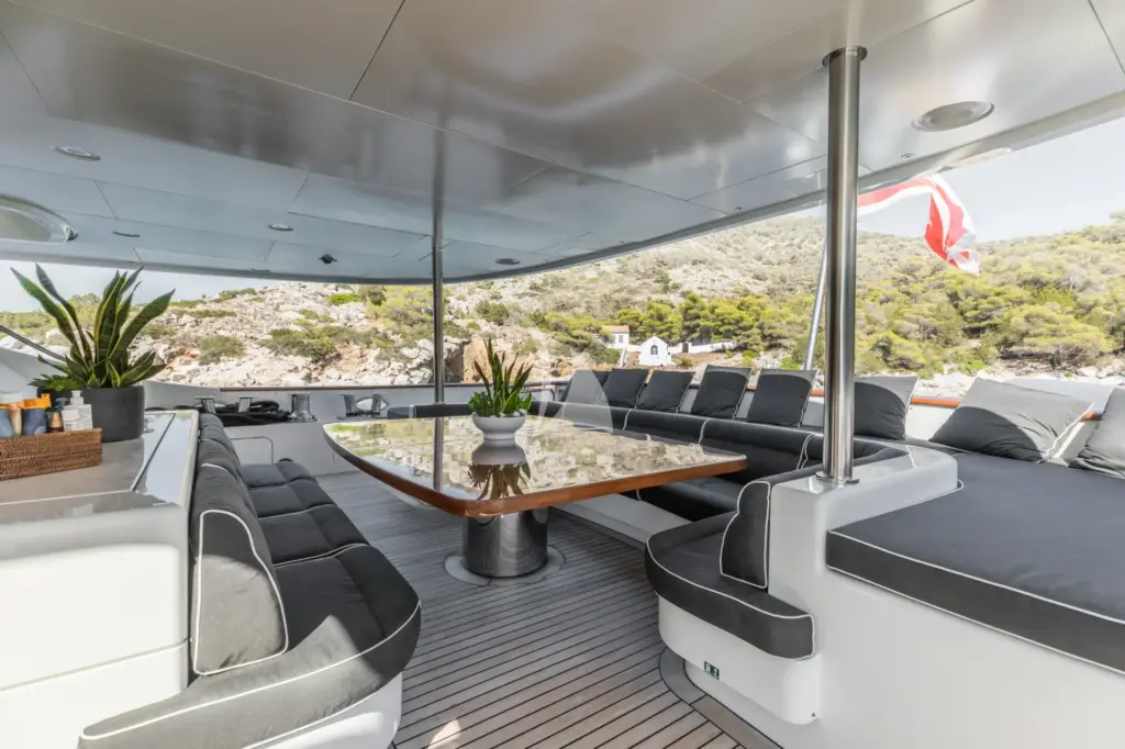 GHOST III - MAIN DECK AFT