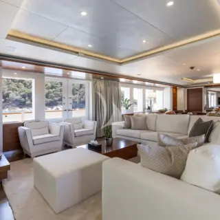 GHOST III - MAIN SALON