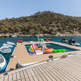 GHOST III - SWIM PLATFORM AND TOYS