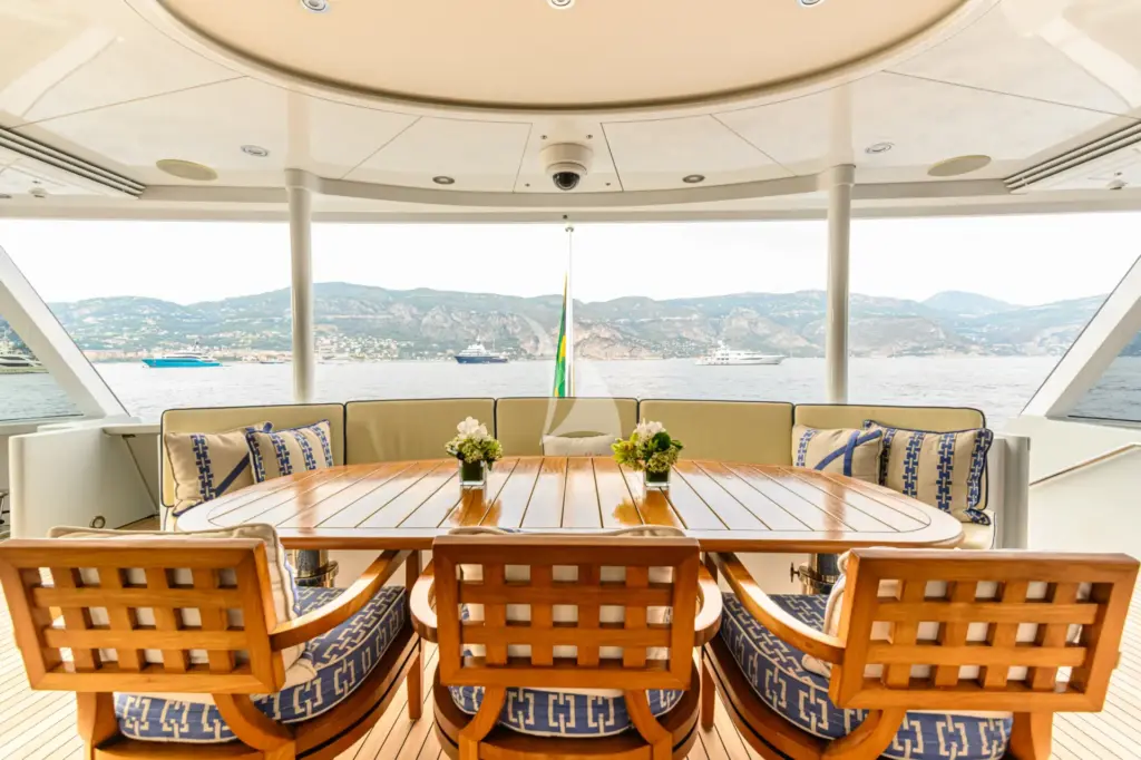 VICTORIA DEL MAR - Main Deck Aft