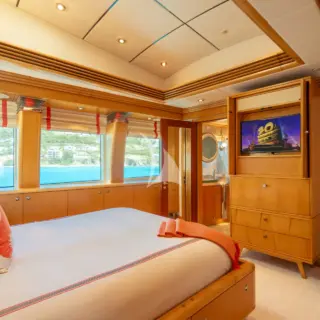 VICTORIA DEL MAR - VIP - Main Deck Fwd