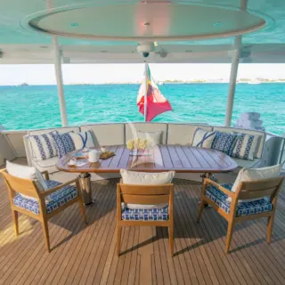 VICTORIA DEL MAR - Main Deck Aft
