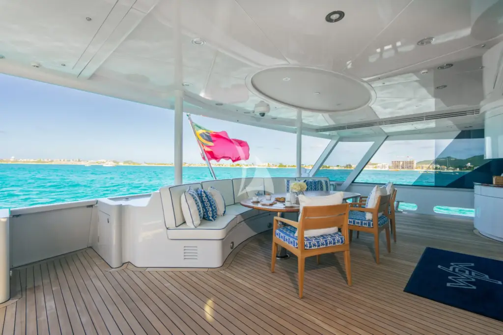 VICTORIA DEL MAR - Main Deck Aft