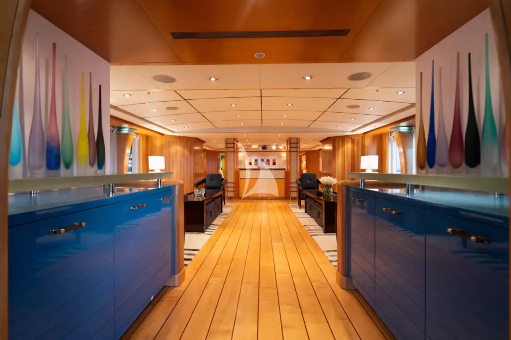 VICTORIA DEL MAR - Main Salon