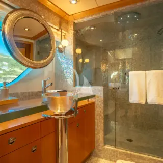 VICTORIA DEL MAR - VIP en suite - Main Deck Fwd