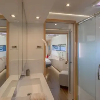 BLUESATION Sistership: Bathroom