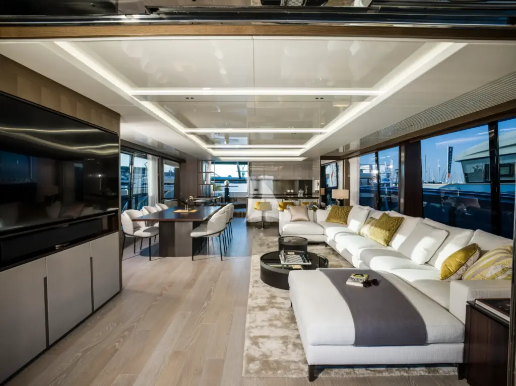 1 LORENA - Main Salon