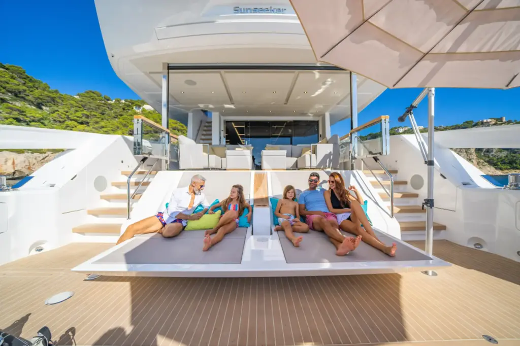 1 LORENA - Swim Platform lounging