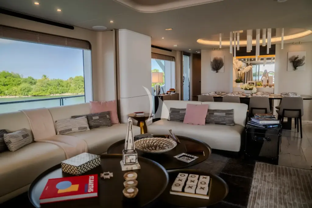 ALEGRIA - Main Salon