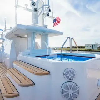 YCM FIFTY - Sun deck jacuzzi