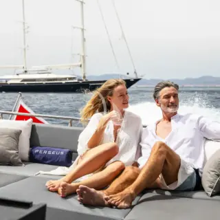 Chase Boat, EOS (included)