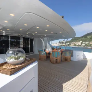 HOLIDAY - Bridge deck