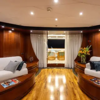 HOLIDAY - Main salon