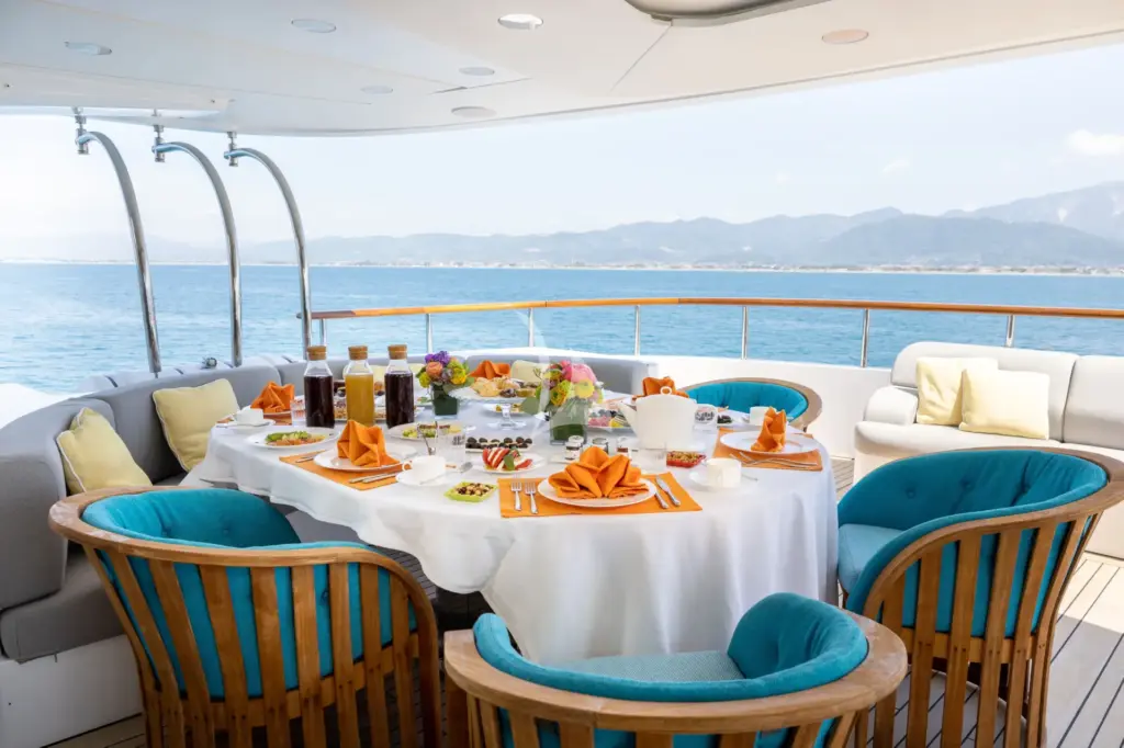 HOLIDAY - Main deck dinning area