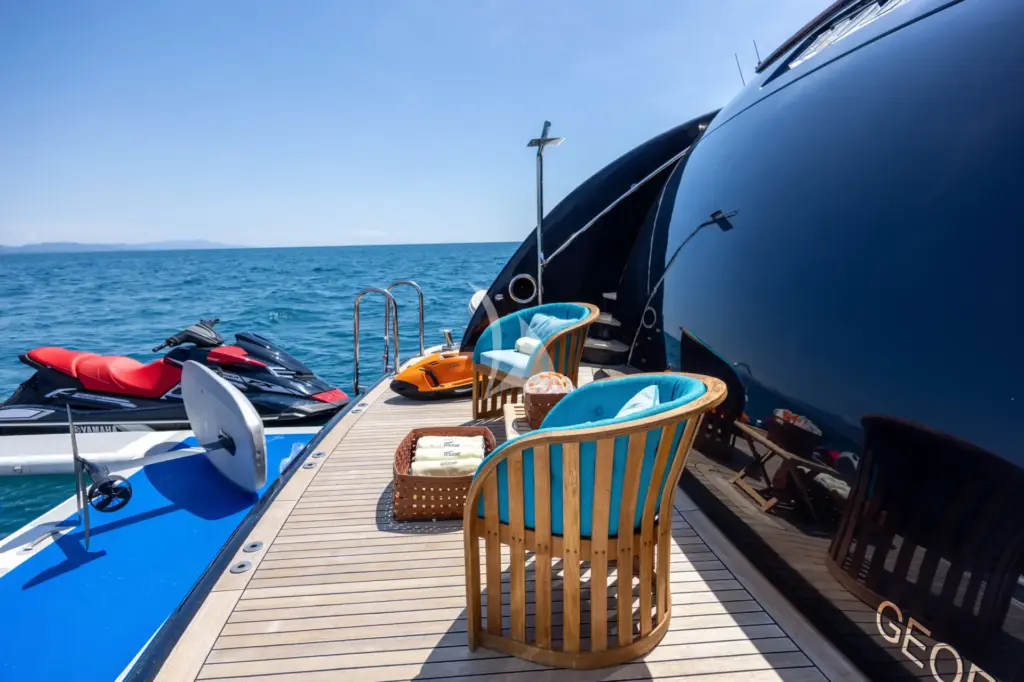 HOLIDAY - Swimming platform