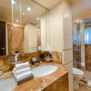 HOLIDAY - Double cabin bathroom