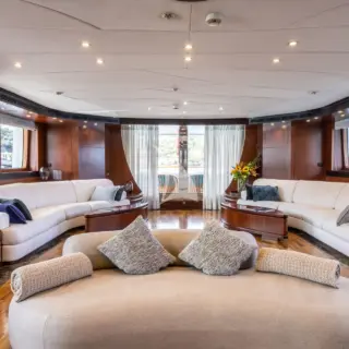 HOLIDAY - Main salon