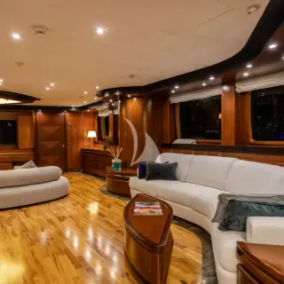 HOLIDAY - Main salon