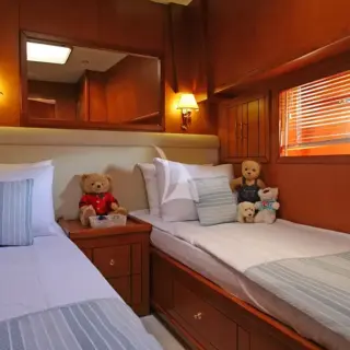 TANGO CHARLIE - Port Twin Cabin