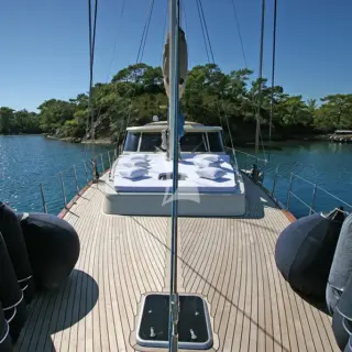 TANGO CHARLIE - Forward Sunbathing Area