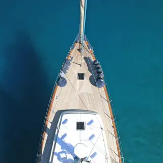 TANGO CHARLIE - Forward Sunbathing Area