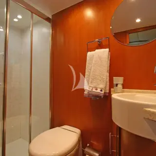 TANGO CHARLIE - Aft Master Cabin Bathroom