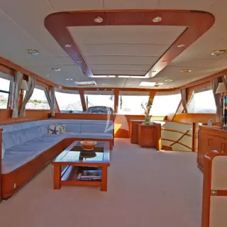 TANGO CHARLIE - Saloon