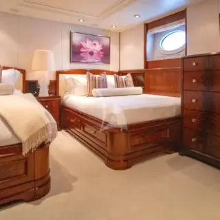 AVALON - Guest double / single cabin with pullman (port forward)