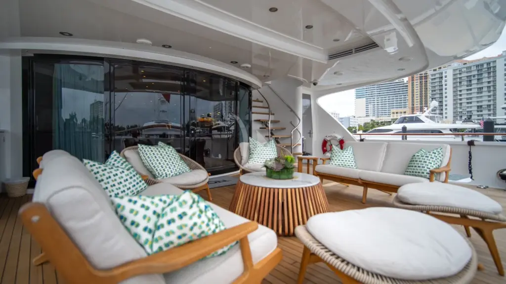 AVALON - Main deck aft