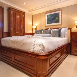 AVALON - Guest cabin (starboard forward)