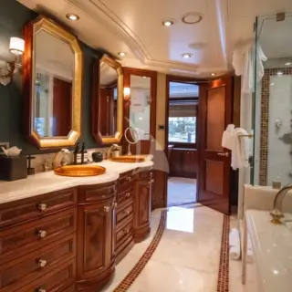 AVALON - Master cabin en suite