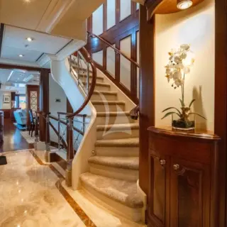 AVALON - Main deck foyer