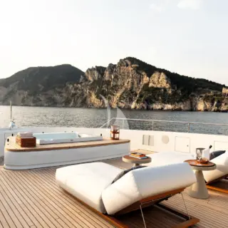 Jacuzzi on Upper aft 