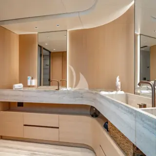 Main Deck Master Ensuite 