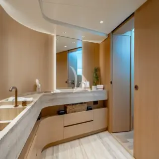 Main Deck Master Ensuite 
