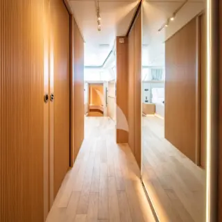 LAILA - Master Stateroom Foyer 