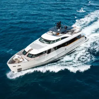 LAILA - Running Shot 