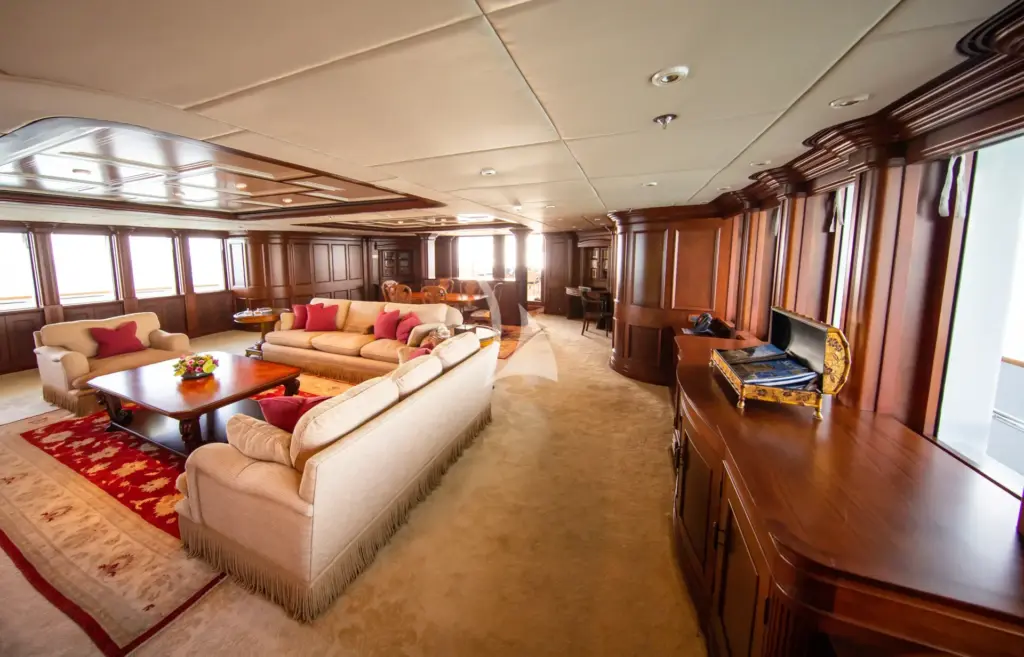 NOMAD - Main deck Salon