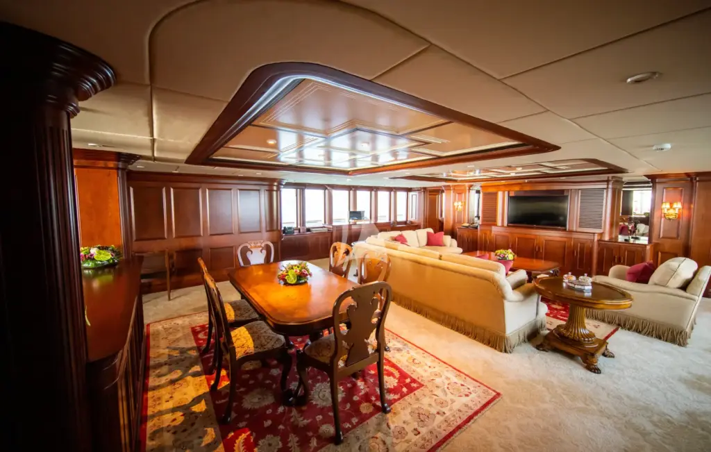 NOMAD - Main deck Salon