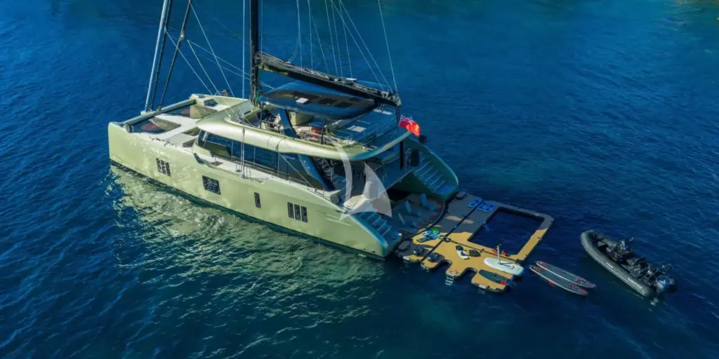 A-PLAN - At anchorage with swim platform