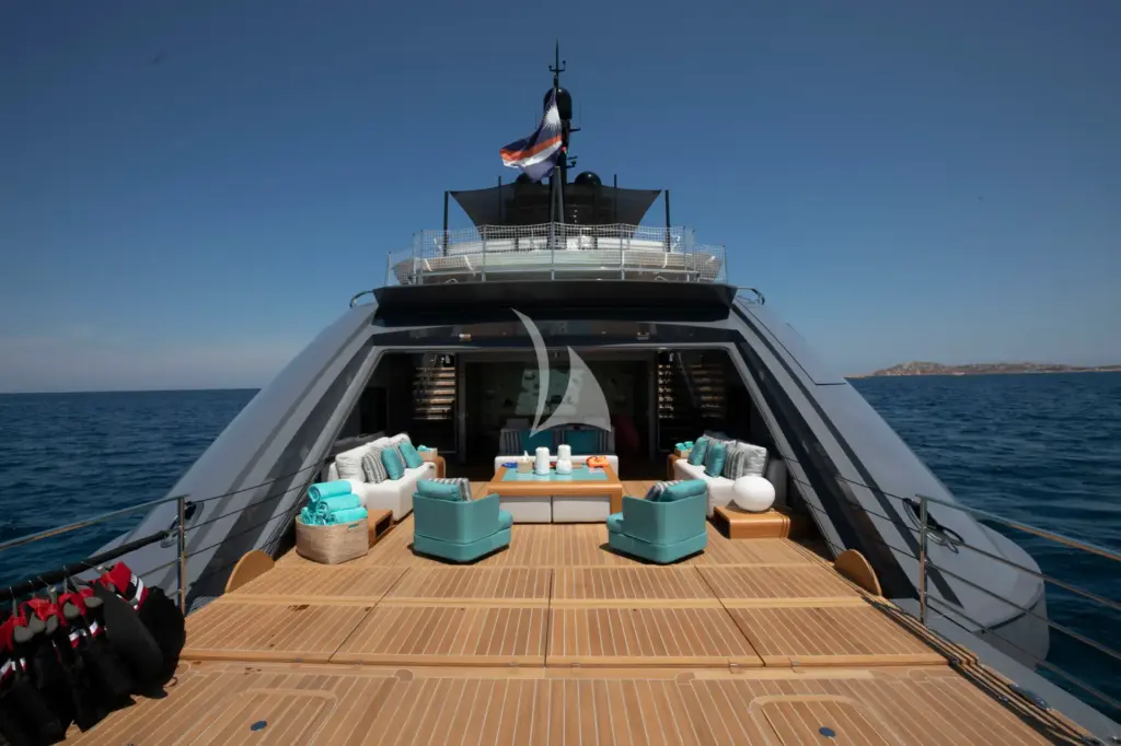 UTOPIA IV - Beach Club