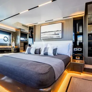 Full beam master stateroom