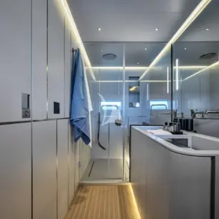 50 SHADES OF PLAY - Lower deck master cabin shower room en suite