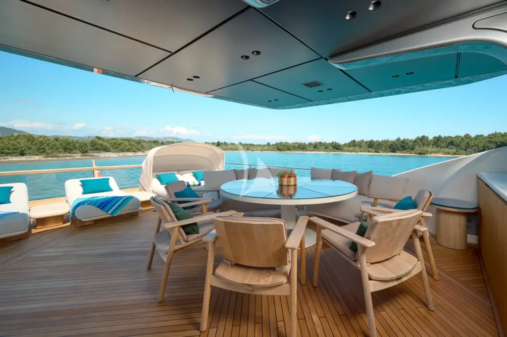 AZZURRI - top deck dining