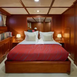 Lower deck second owner's stateroom