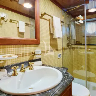 Main deck VIP bathroom